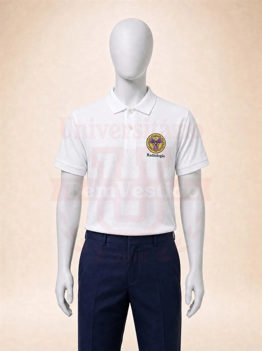 Polo branca de Radiologia com bordado do curso no peito, em manequim