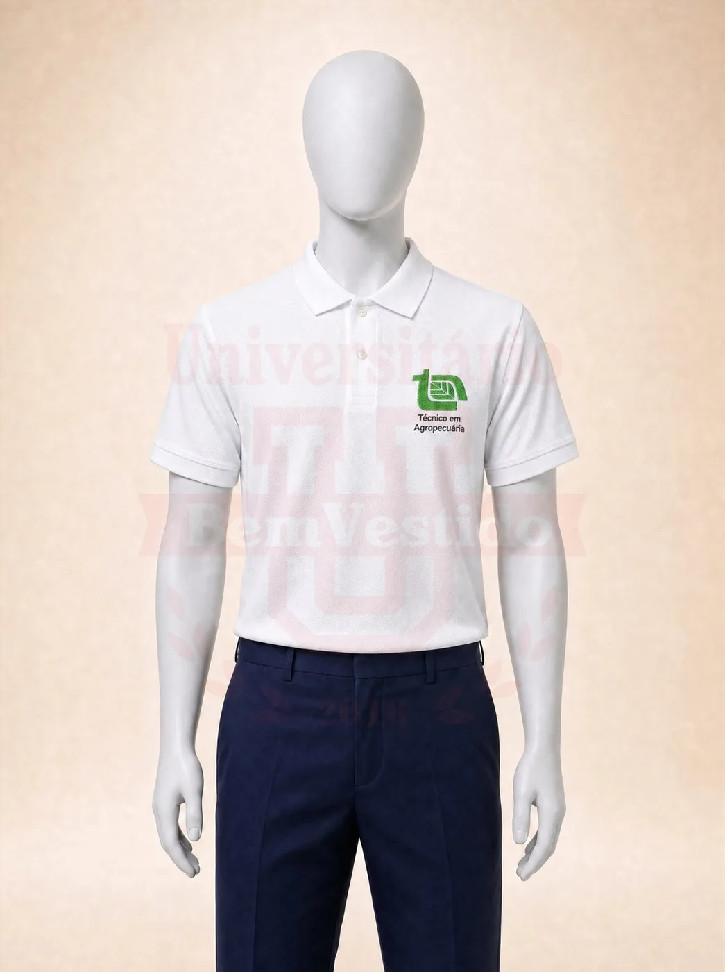 Polo branca de Técnico em Agropecuária com bordado do curso no peito, em manequim