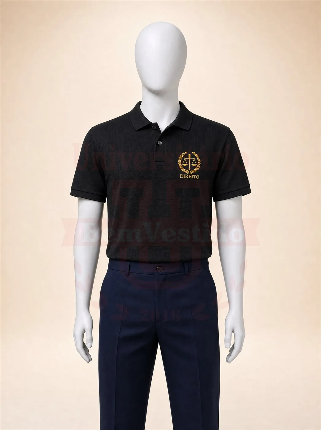 Polo Preta Direito — bordado balança dourado